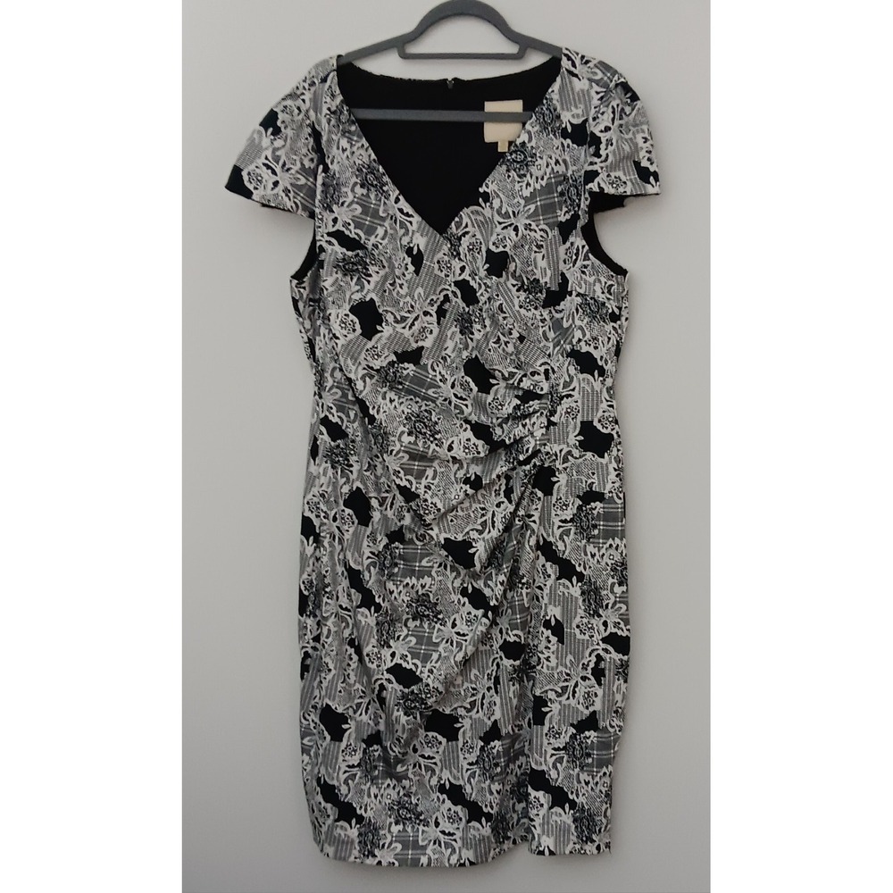 Modcloth Dress Women's Size 2X Sheath Side Ruched Black & White Lace‎ Print